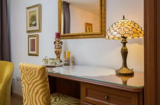 Romantic Luxury Rooms