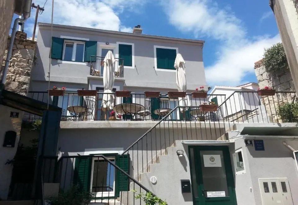 Golden B&B