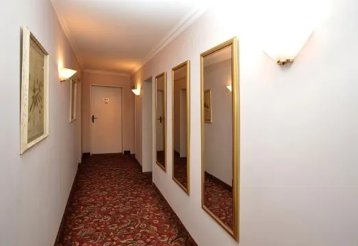 Hotel Altmünchen by Blattl
