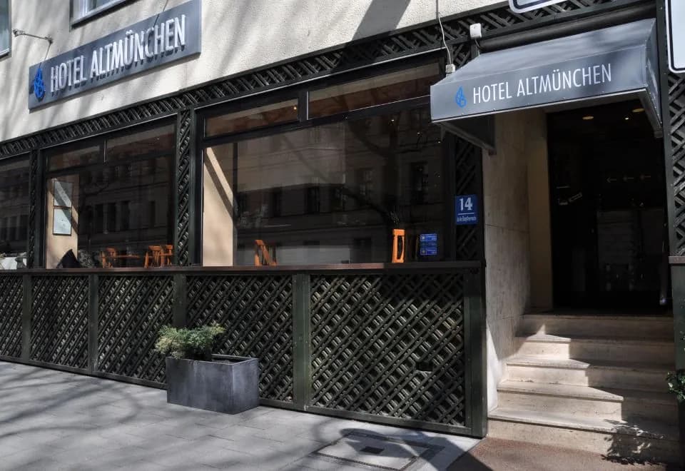 Hotel Altmünchen by Blattl