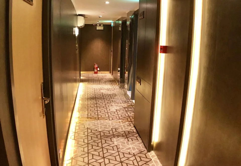 Holiday Hotel