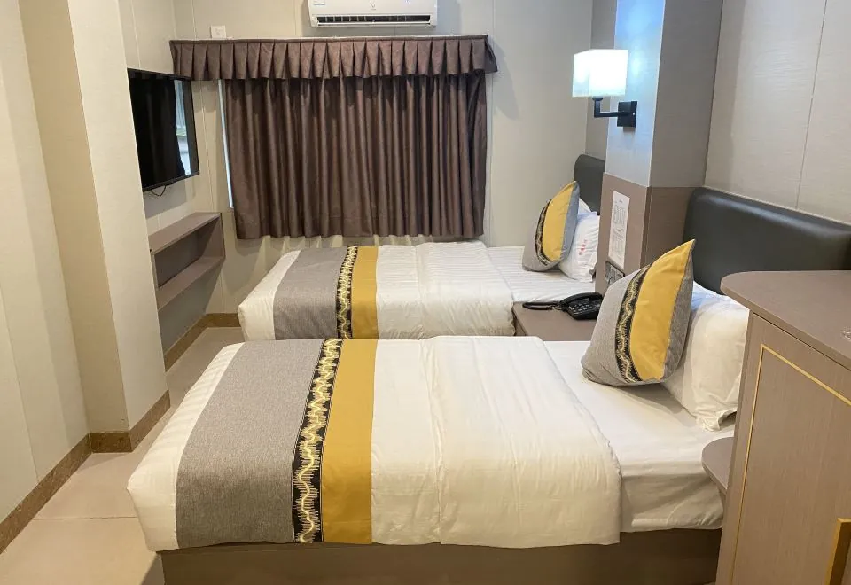 Holiday Hotel