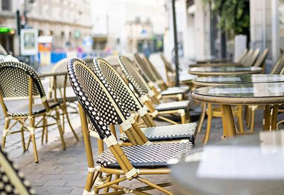 Aris Grand Place Hotel