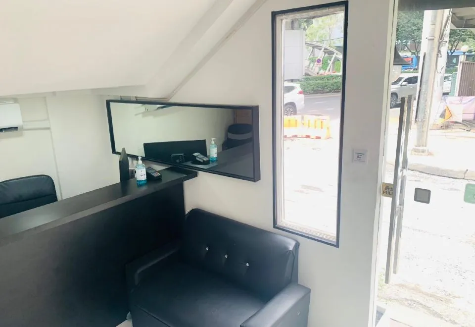 Thonglor Suites