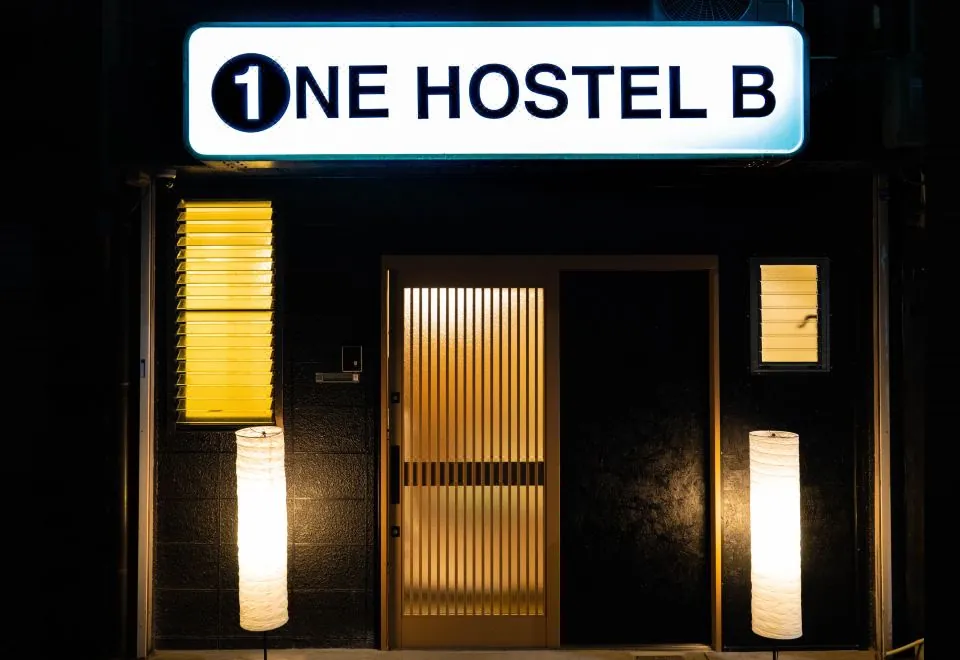 One Hostel&Standing Bar