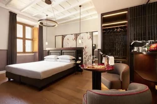 Navona Palace Luxury Inn