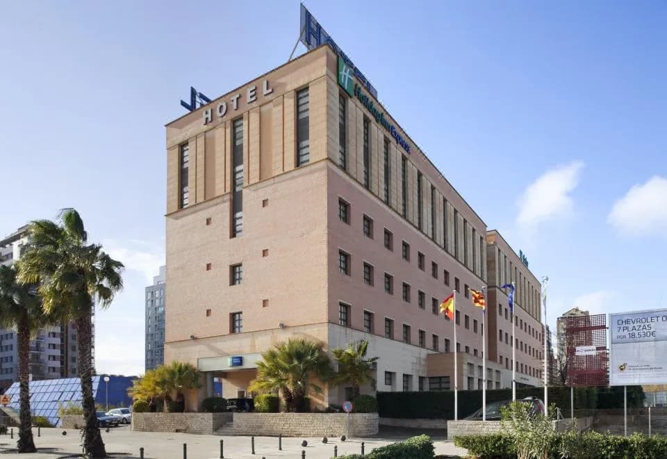 Holiday Inn Express Ciudad de las Ciencias, an IHG Hotel