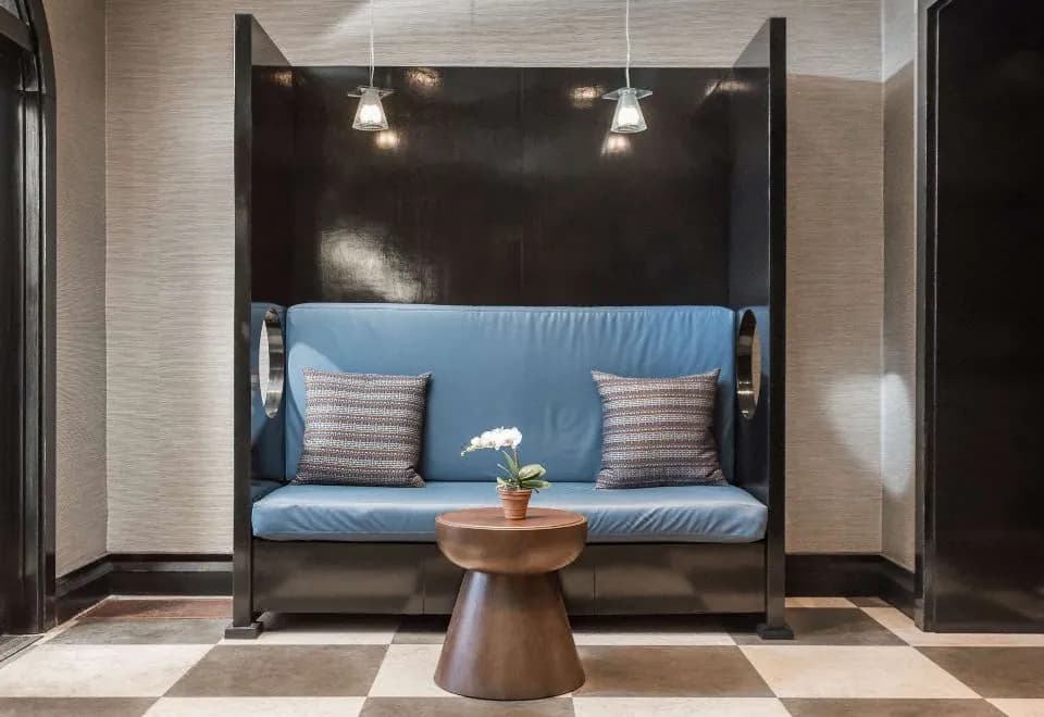 Park West Hotel