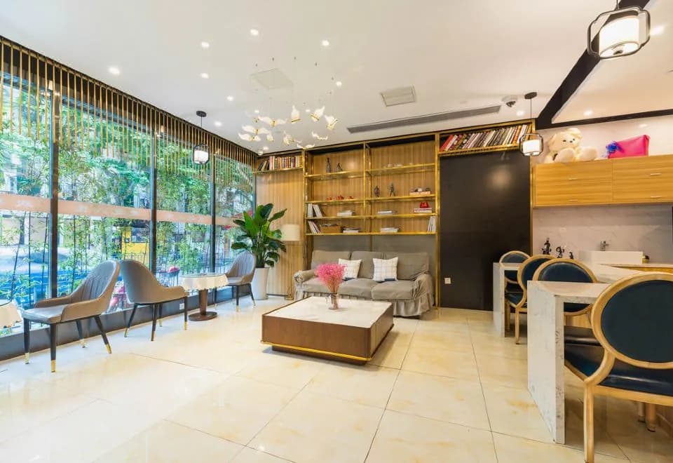 Longchen Holiday Hotel (Shanghai Shaanxi South Road Metro Station)