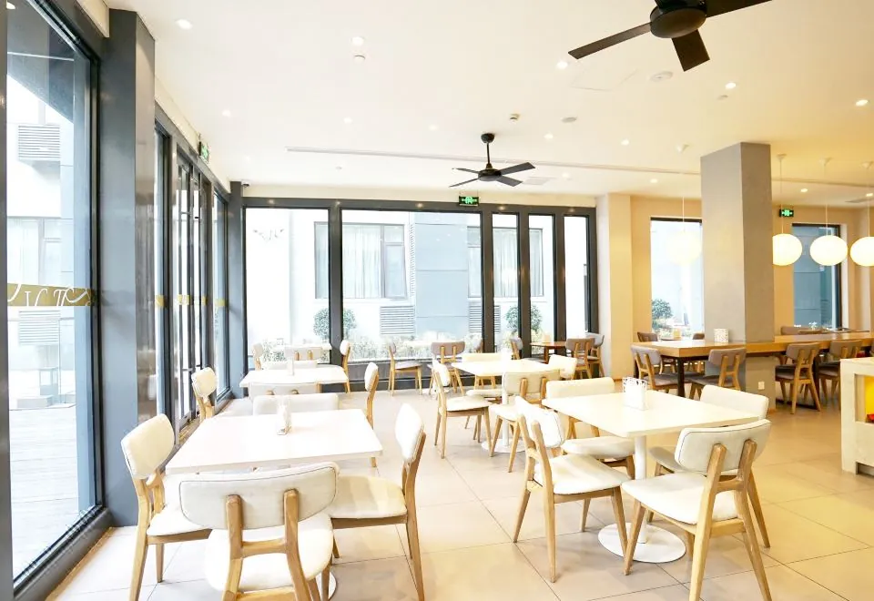 Ji Hotel (Shanghai Oriental Pearl Tower)