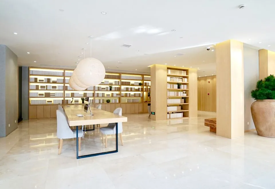 Ji Hotel (Shanghai Oriental Pearl Tower)