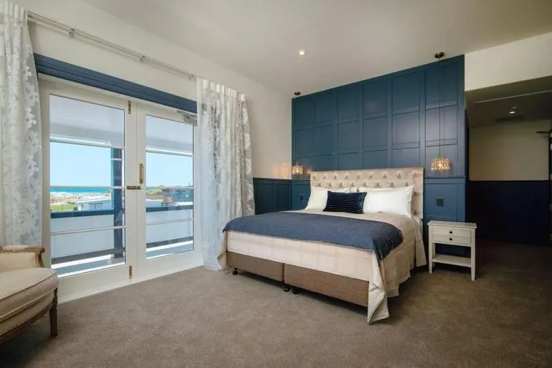 The Pier Hotel and Restaurant