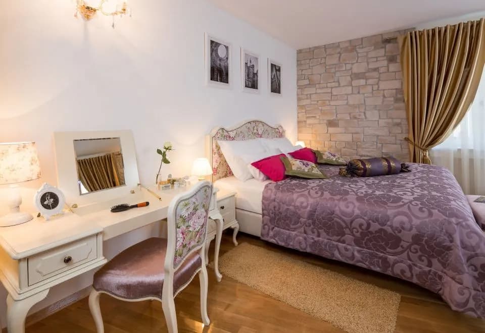 Priska Heritage Rooms