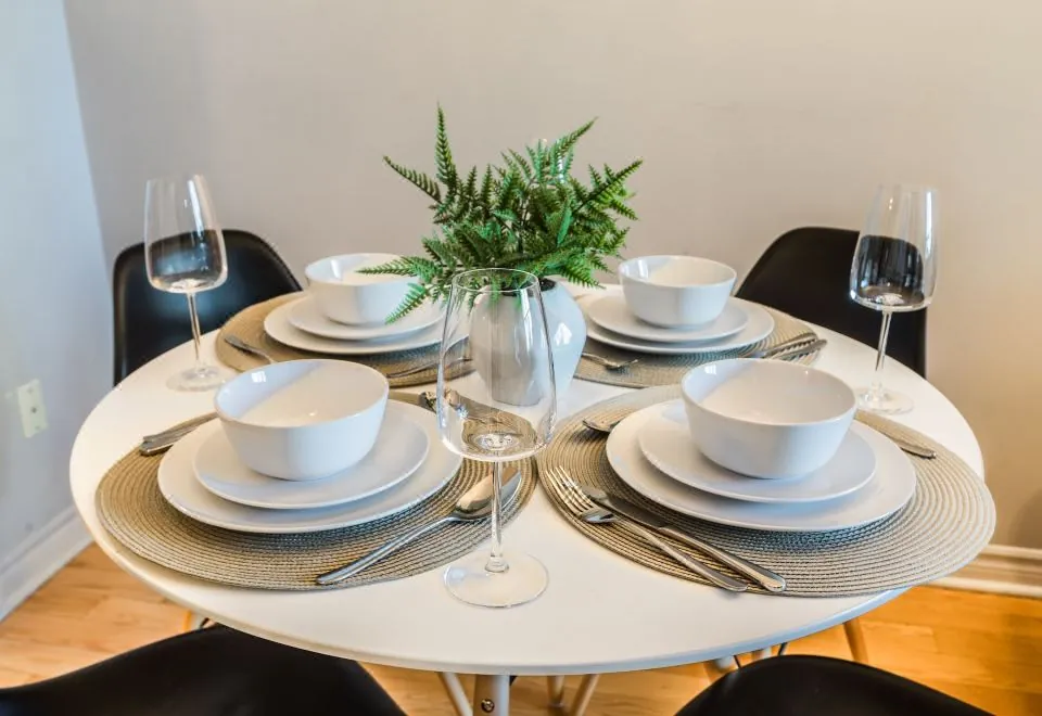 AOC Suites - Heart of Downtown  Condo