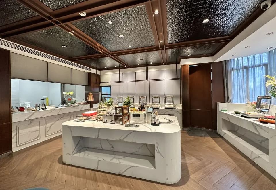 Xiangyang Hotel Shangqin Boutique Hotel Jing'an Temple Subway Station Branch)