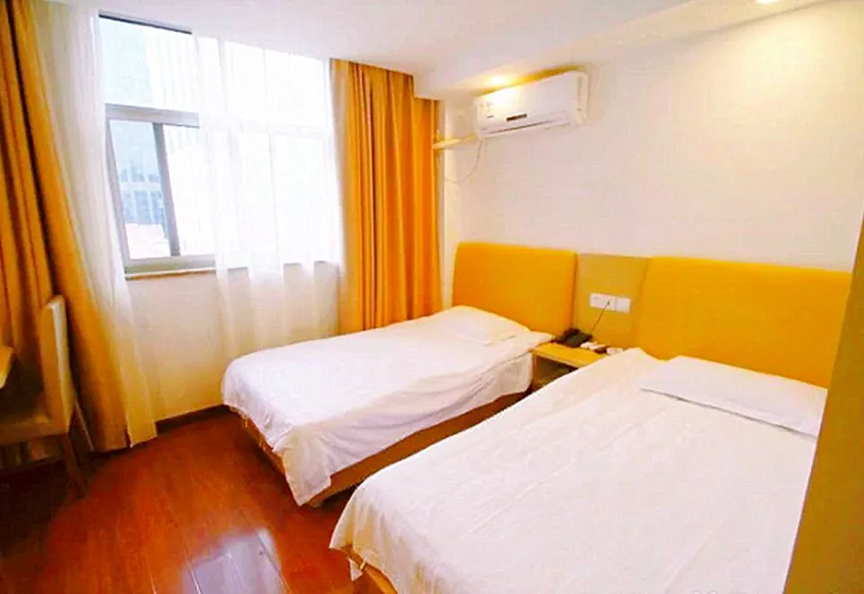 Xinyu Hotel (Shanghai Sichuan North Road Subway Station)