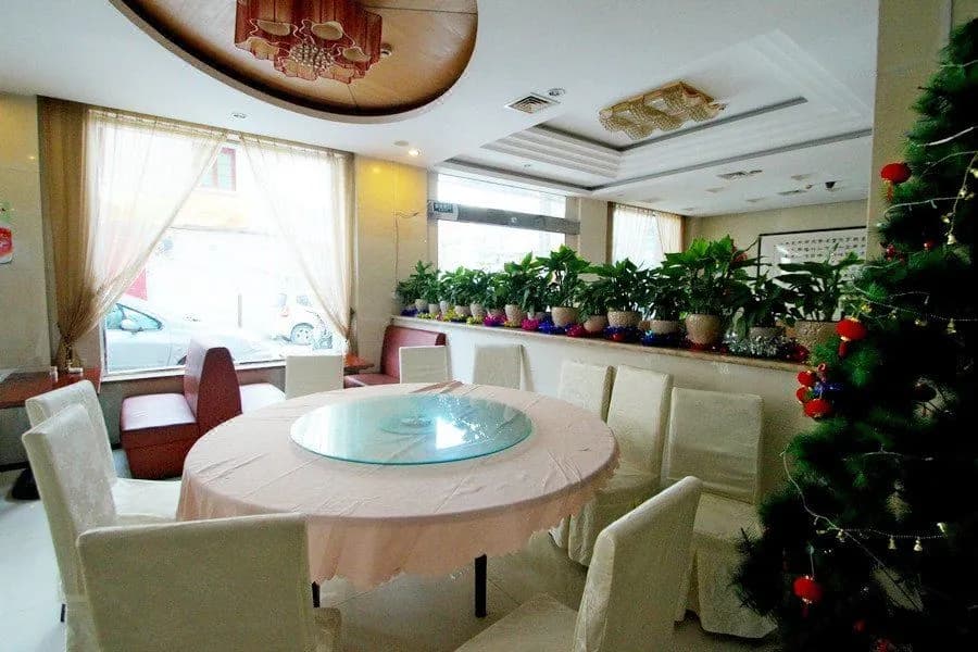 Xinyu Hotel (Shanghai Sichuan North Road Subway Station)