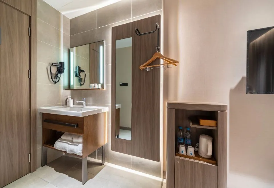 Hanting hotel (Shanghai century avenue subway station shop)