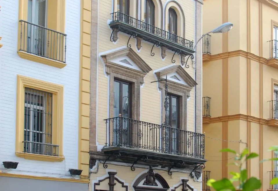 Come to Sevilla Suites del Arenal
