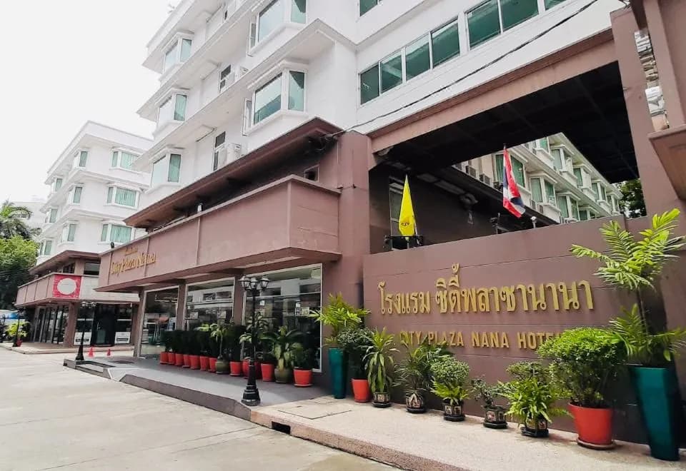 City Plaza Nana Hotel