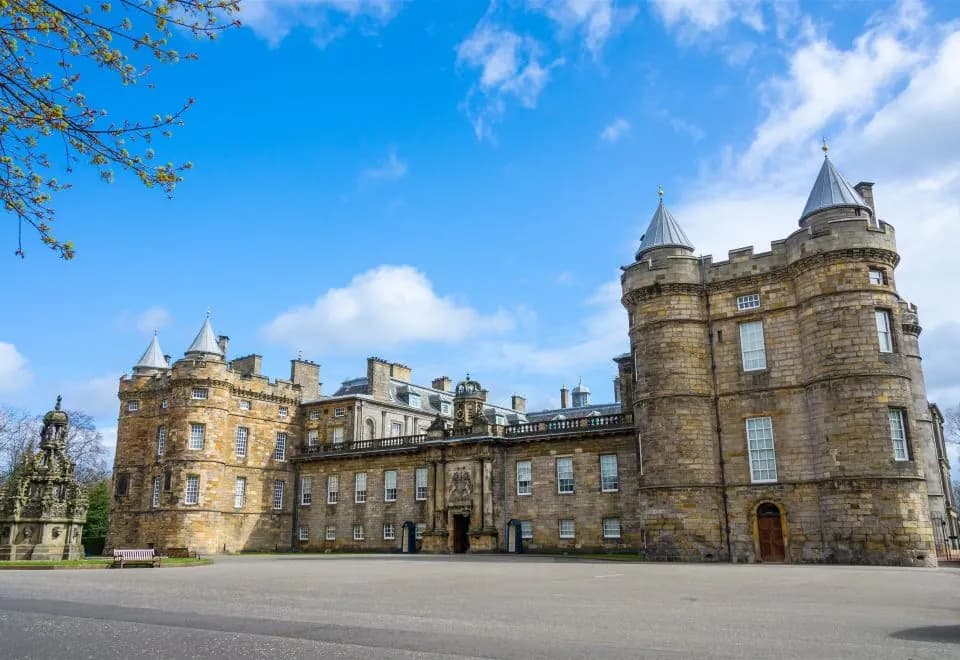 Premier Inn Edinburgh (Princes Street)