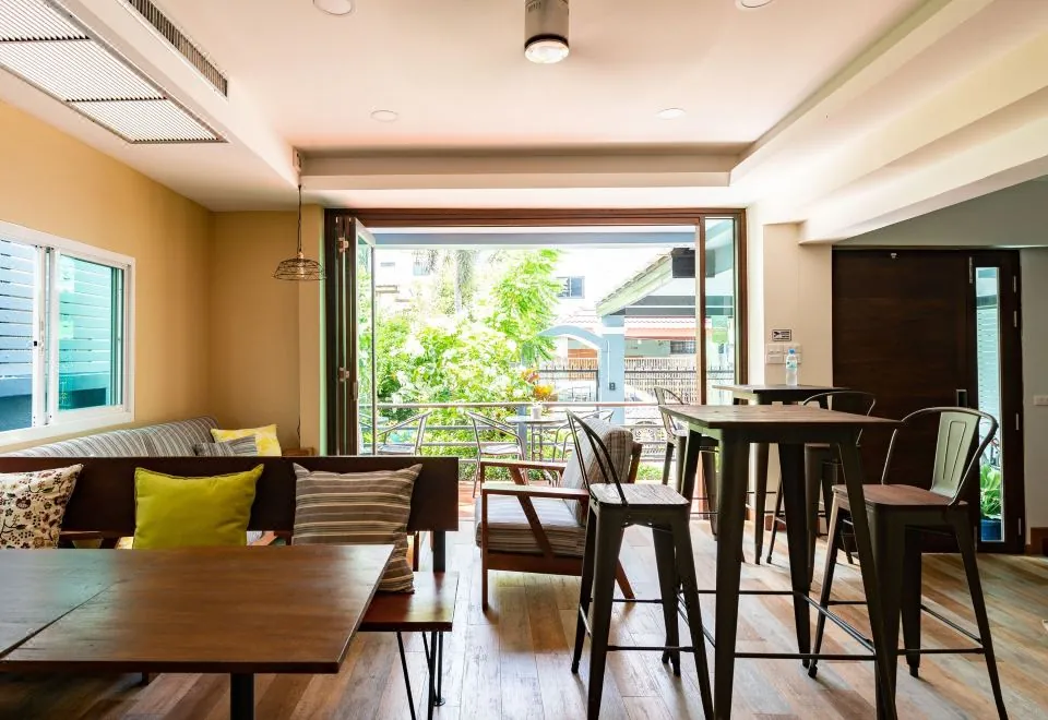 Maneeya Park Residence
