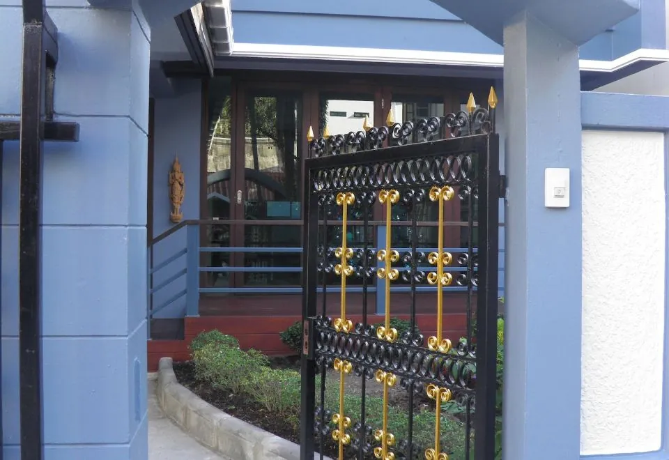 Maneeya Park Residence