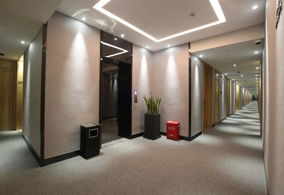 Frst Yizhu Hotel (Shanghai Lujiazui Changyi Road Subway Station)