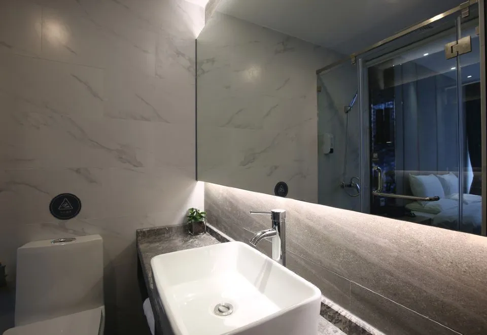 Frst Yizhu Hotel (Shanghai Lujiazui Changyi Road Subway Station)
