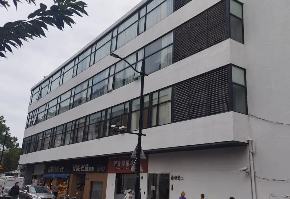 Cheng Apartment