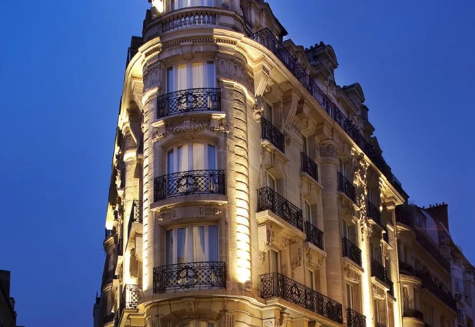 Le Dokhan's Paris Arc de Triomphe, a Tribute Portfolio Hotel