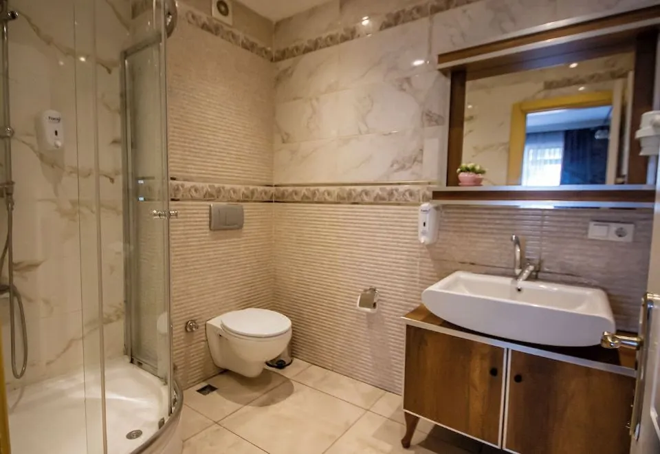 Royal Garden Suite Hotel