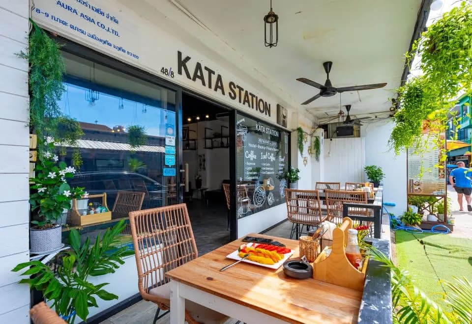 Kata Station Hostel & Restaurant