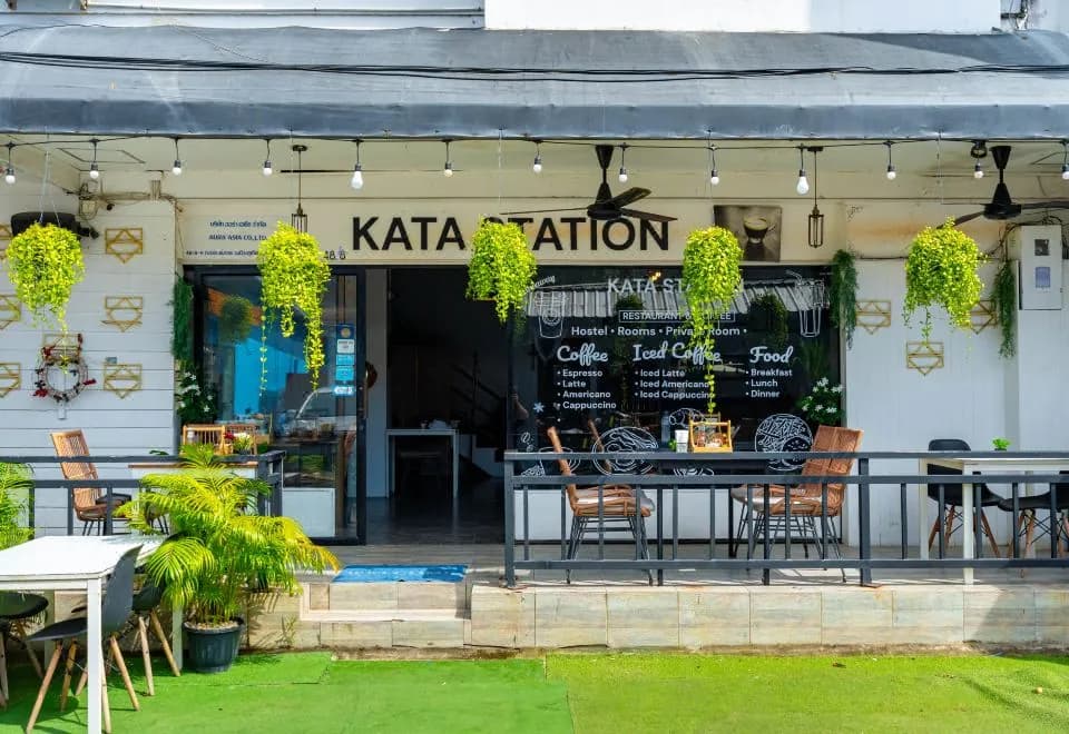 Kata Station Hostel & Restaurant