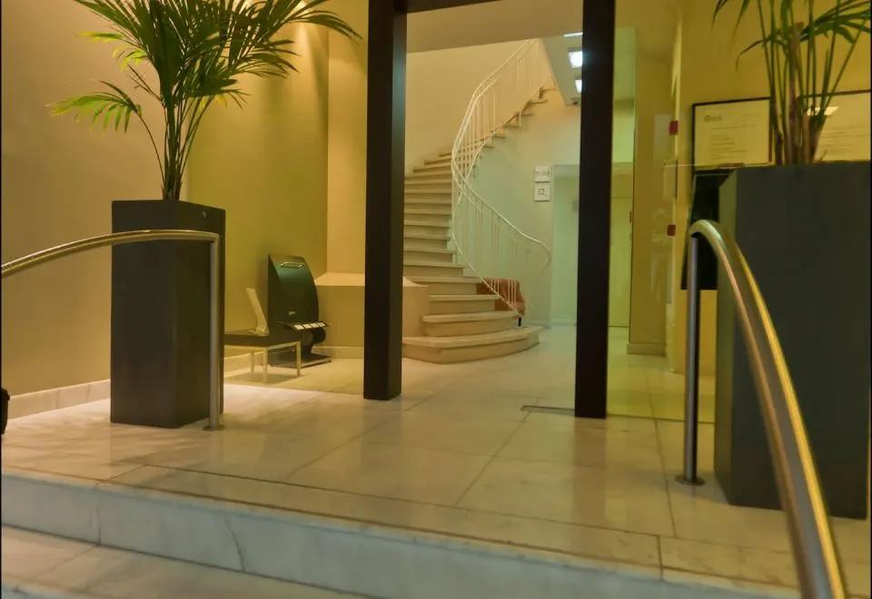 B-Aparthotel Grand Place