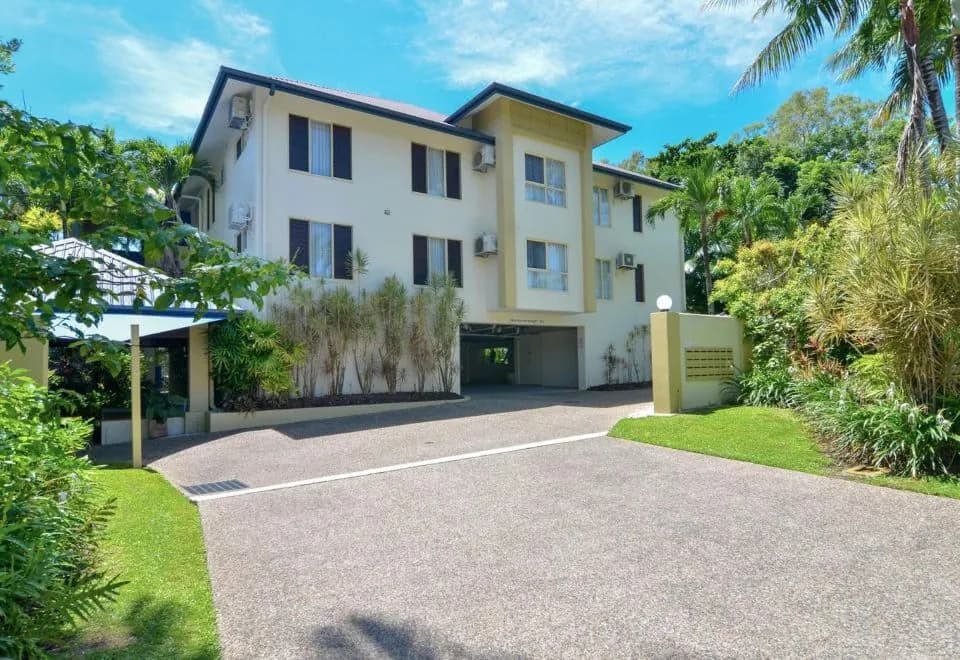 Central Plaza Port Douglas Apartments