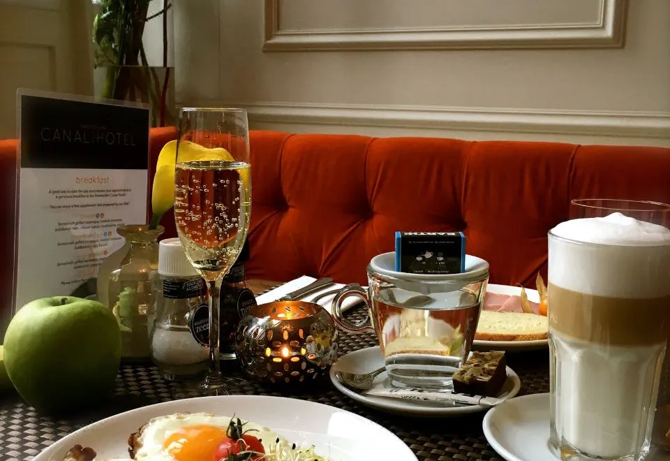 Amsterdam Canal Hotel