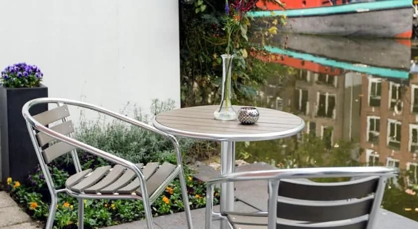 Amsterdam Canal Hotel