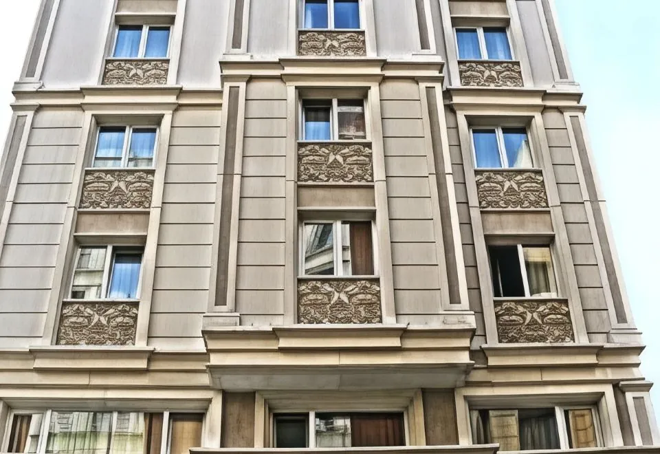 Carlton Hotel