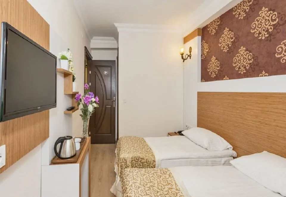 Raimond Hotel
