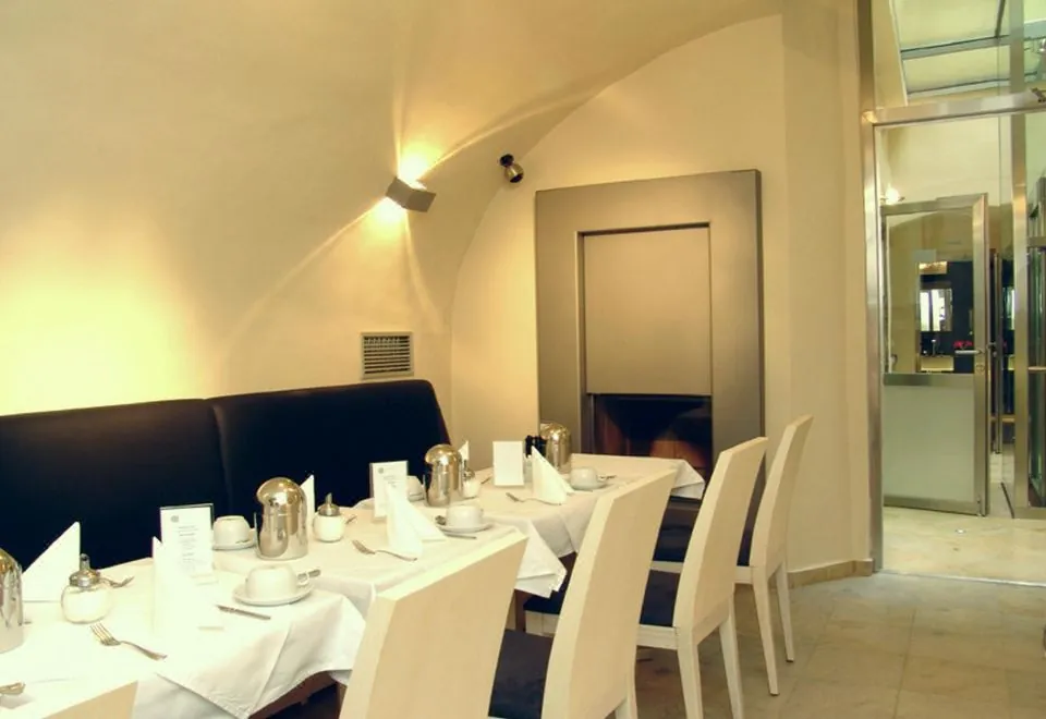 The Golden Wheel Hotel