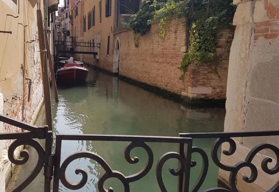 Friendly Venice Suites
