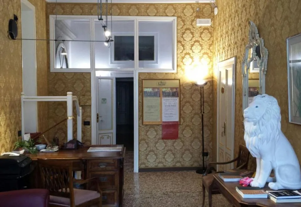 Friendly Venice Suites