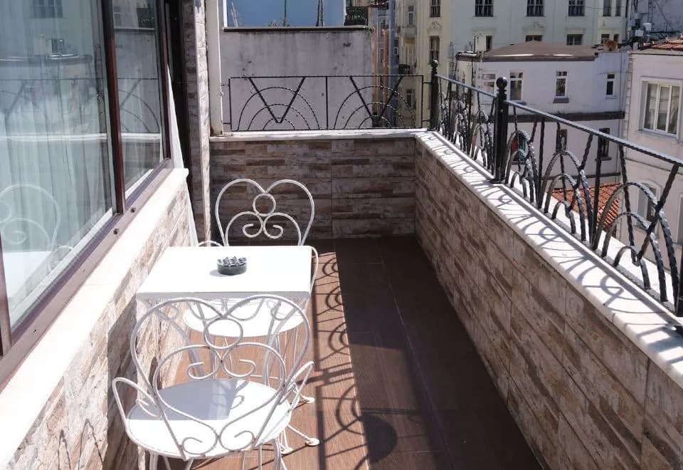Galata 34