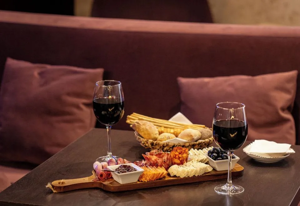America Diamonds Hotel & Sushi Bar