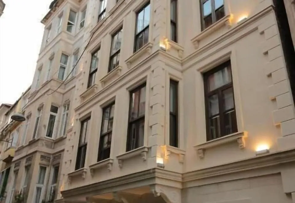 Ferman Pera Hotel