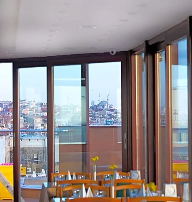 Grand Madrid Hotel