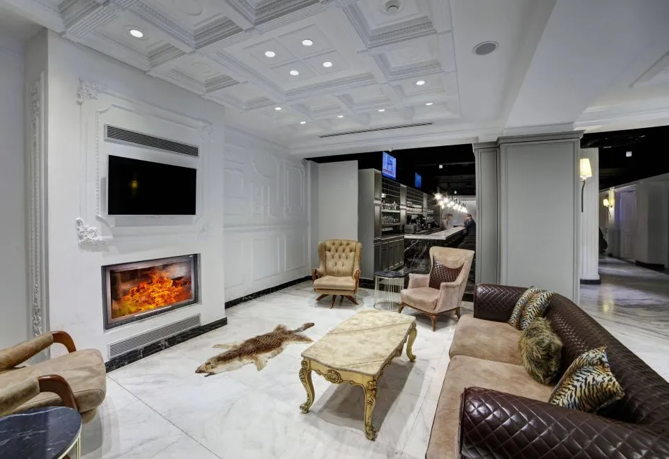 White Monarch Hotel