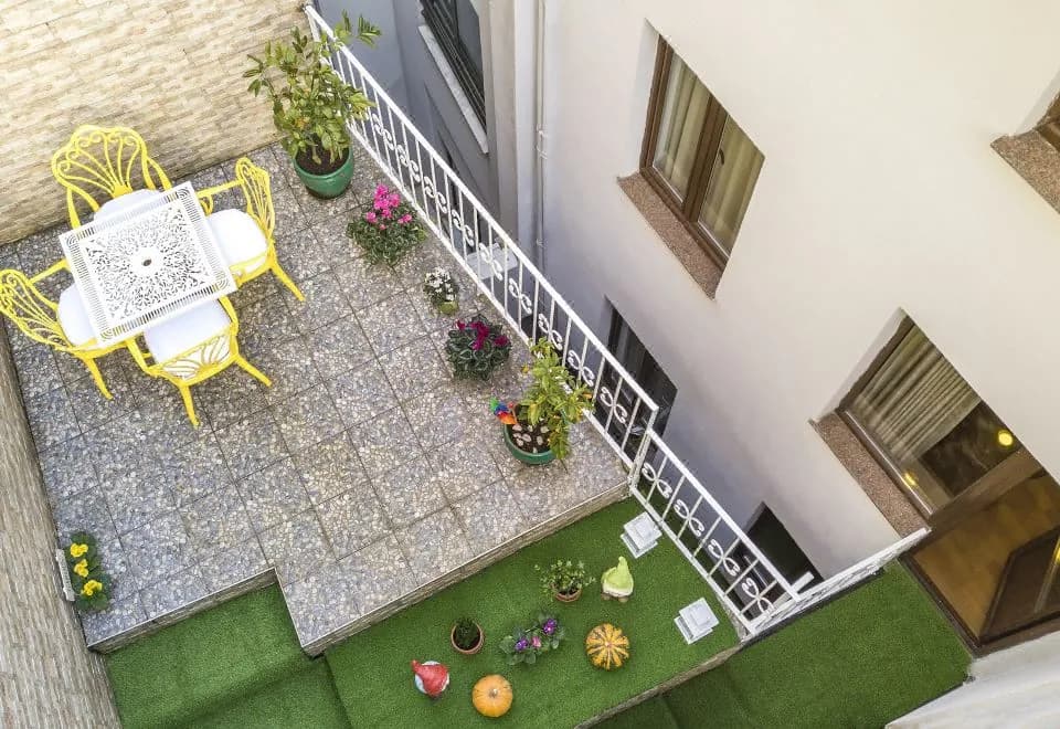 Royan Suites