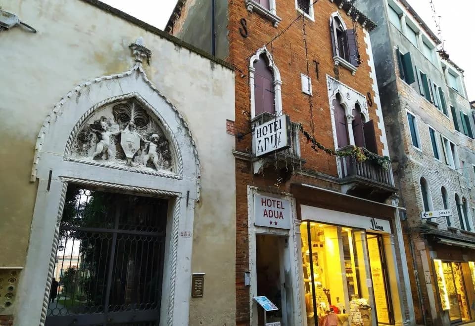 Hotel Adua